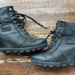 Sorel black wedge boots size 8
